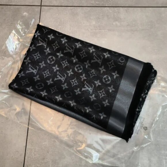 Louis Vuitton Charcoal Monogram Shawl - Picture 2 of 7
